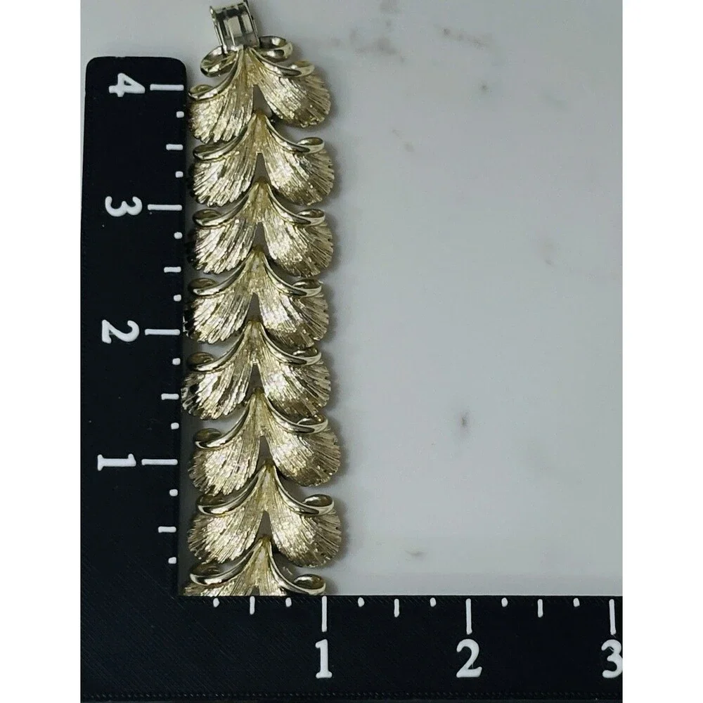 Lisner Jewelry very good